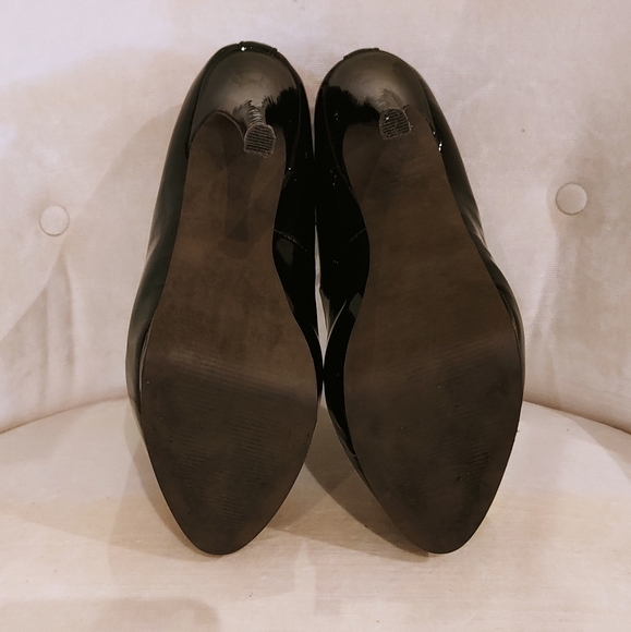 STEVE MADDEN Black Patent Platform Heels - Picture 2 of 7